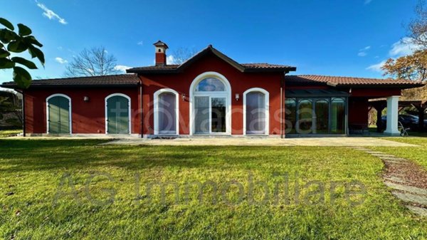 casa indipendente in vendita a Bogogno