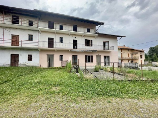 casa indipendente in vendita a Bogogno in zona Arbora