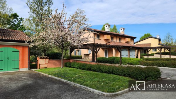 casa indipendente in vendita a Bogogno