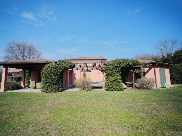 casa indipendente in vendita a Bogogno