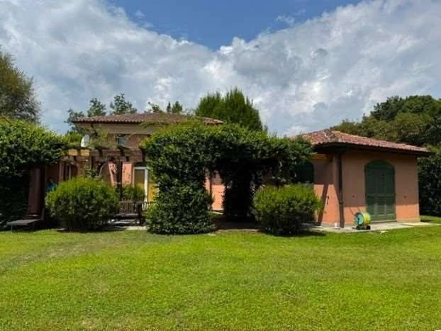 casa indipendente in vendita a Bogogno