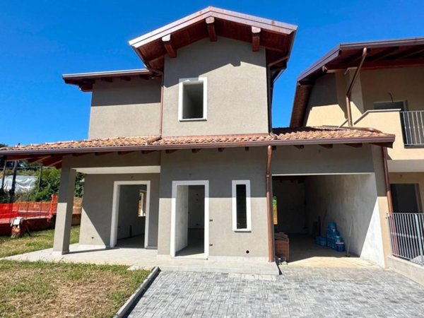 casa indipendente in vendita a Bogogno