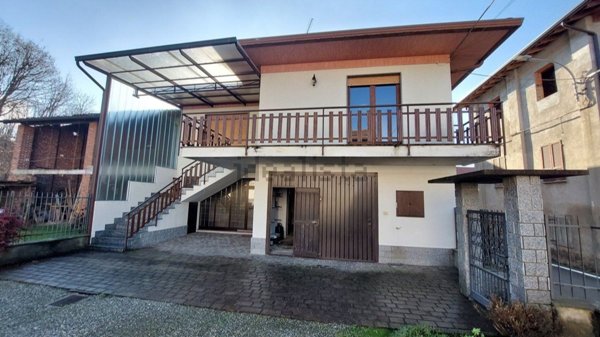 casa semindipendente in vendita a Bogogno