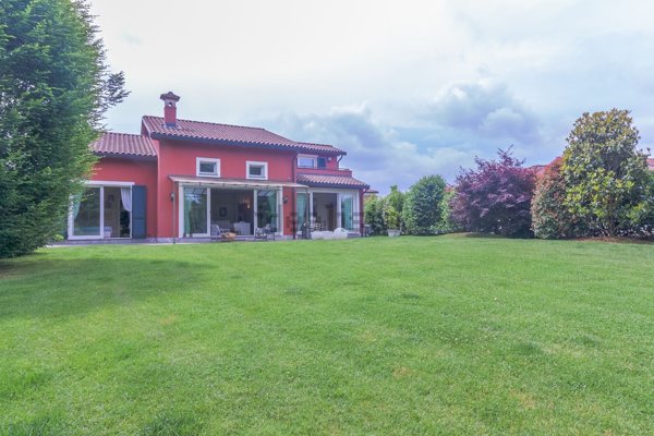 casa indipendente in vendita a Bogogno