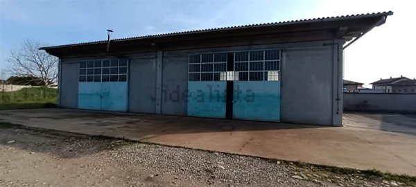 locale di sgombero in vendita a Bogogno