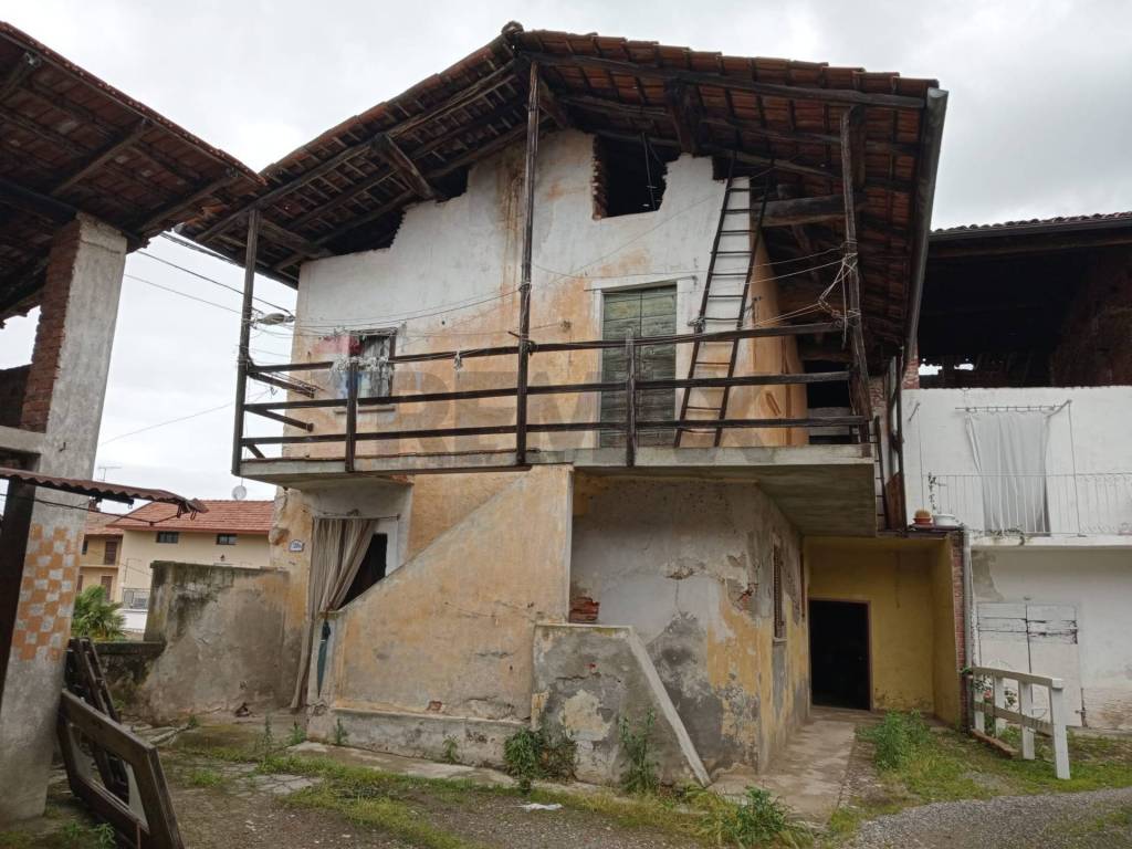casa indipendente in vendita a Bogogno in zona Arbora