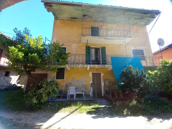casa indipendente in vendita a Bogogno