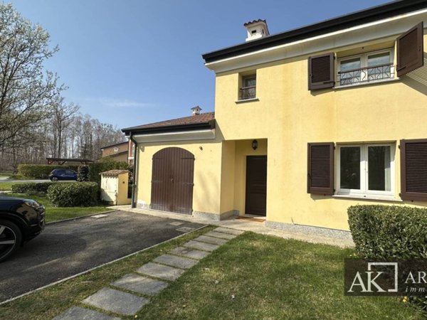 casa indipendente in vendita a Bogogno