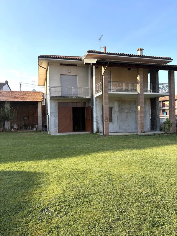 casa indipendente in vendita a Bogogno