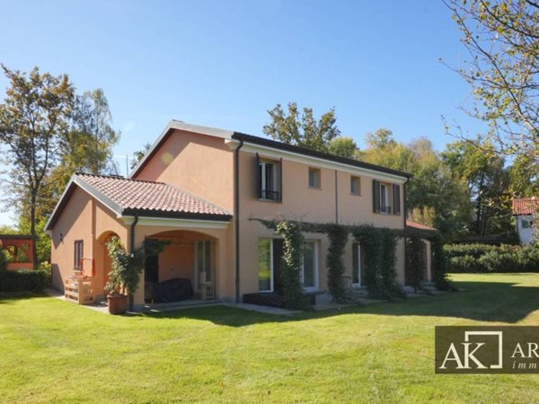 casa indipendente in vendita a Bogogno