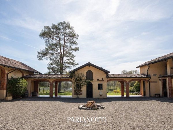 casa indipendente in vendita a Bogogno in zona Arbora