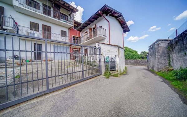 casa indipendente in vendita a Bogogno in zona Arbora