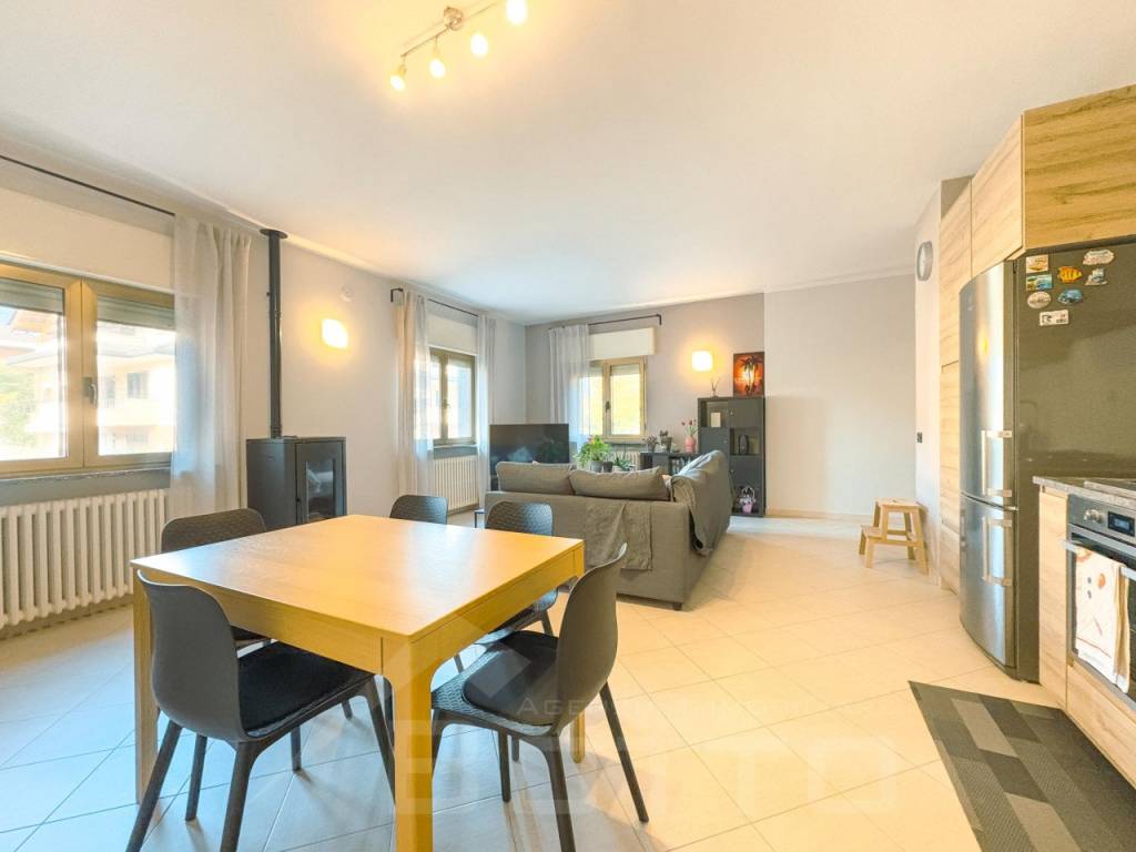 intera palazzina in vendita a Bogogno in zona Arbora
