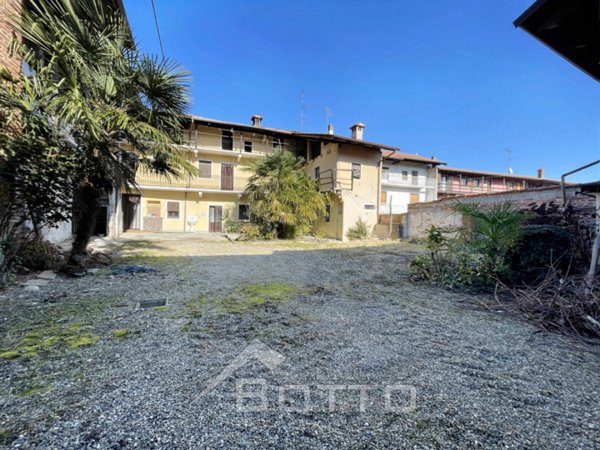 attico in vendita a Bogogno in zona Arbora