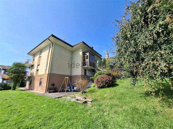 casa indipendente in vendita a Bogogno in zona Arbora