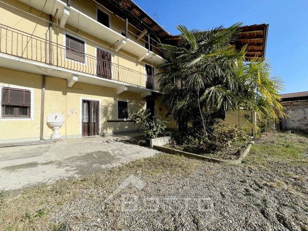 attico in vendita a Bogogno in zona Arbora