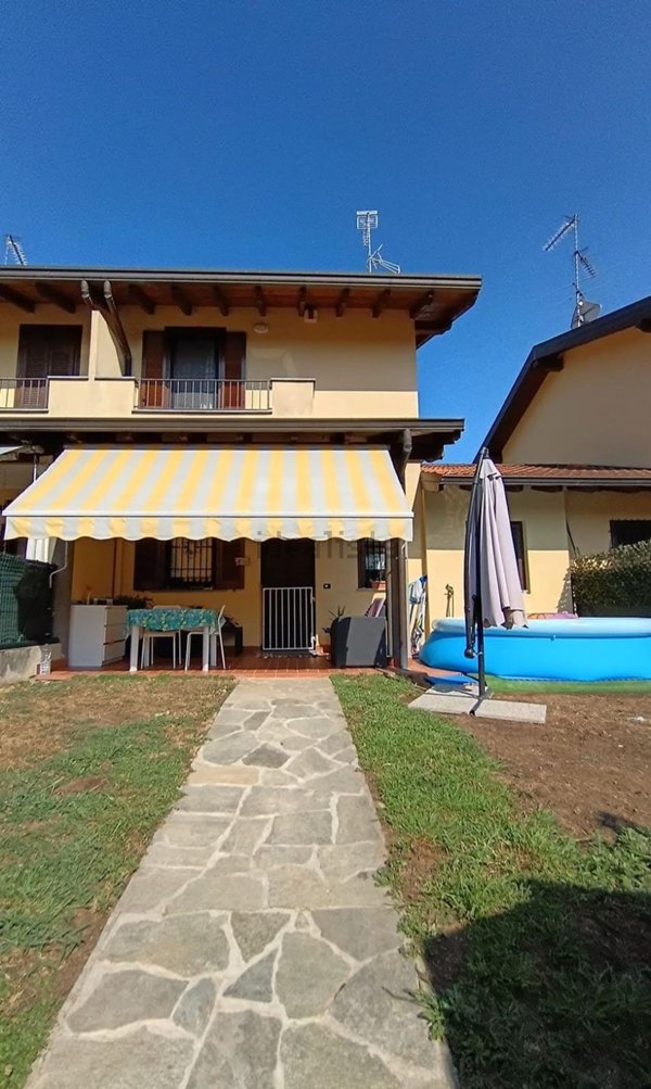 casa indipendente in vendita a Bogogno in zona Arbora