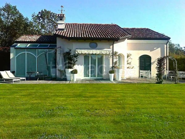 casa indipendente in vendita a Bogogno in zona Arbora