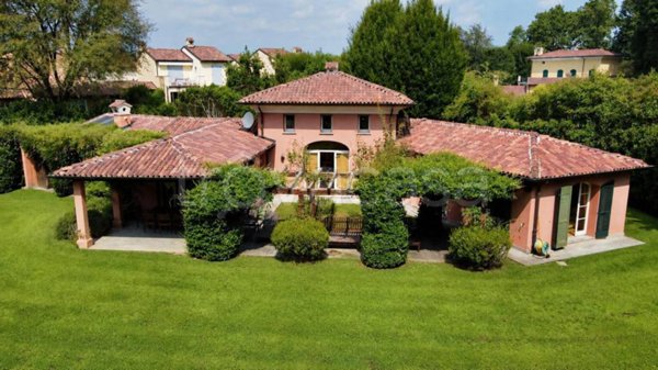 casa indipendente in vendita a Bogogno in zona Arbora