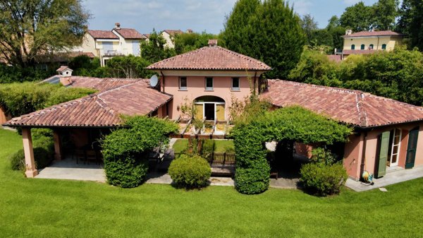 casa indipendente in vendita a Bogogno in zona Arbora