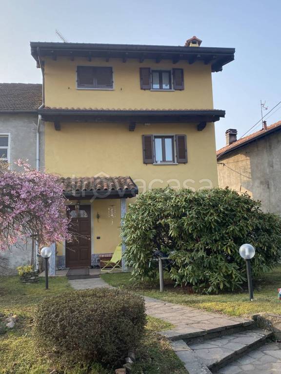 casa indipendente in vendita a Bolzano Novarese