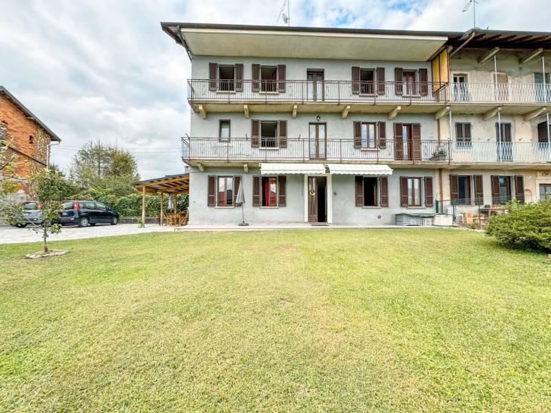 casa indipendente in vendita a Bolzano Novarese