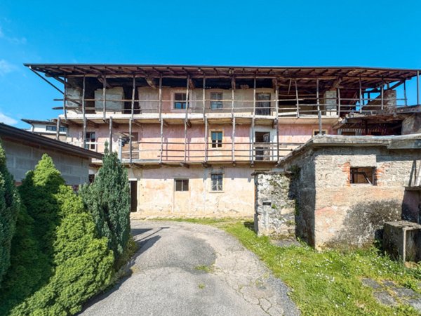 casa indipendente in vendita a Bolzano Novarese