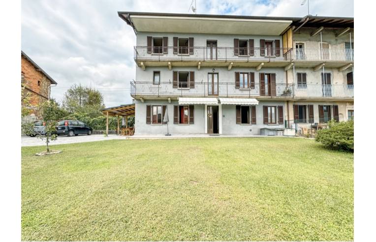 casa indipendente in vendita a Bolzano Novarese