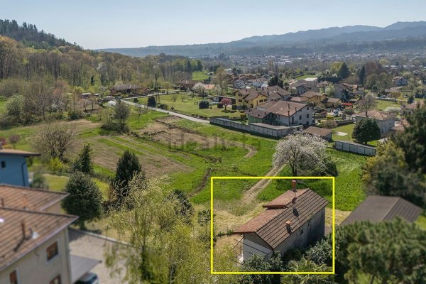 casa indipendente in vendita a Bolzano Novarese