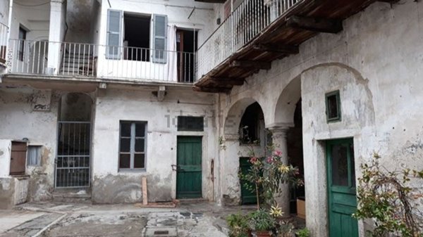 casa indipendente in vendita a Bolzano Novarese