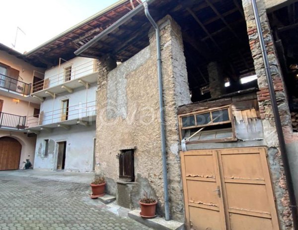 casa indipendente in vendita a Bolzano Novarese