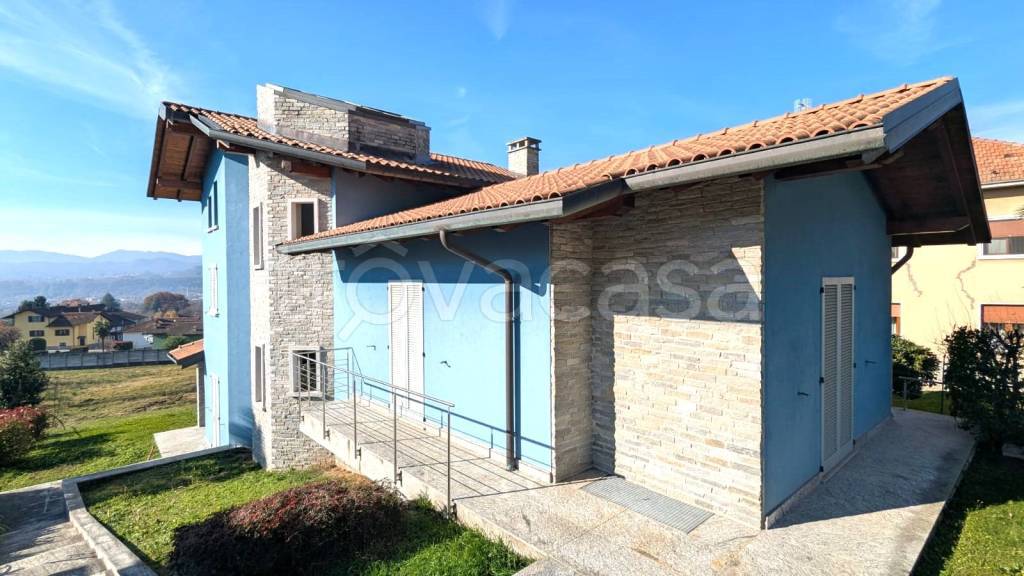 casa indipendente in vendita a Bolzano Novarese