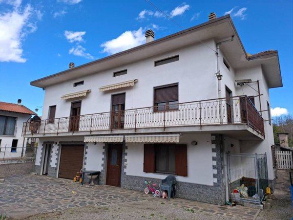 casa indipendente in vendita a Bolzano Novarese