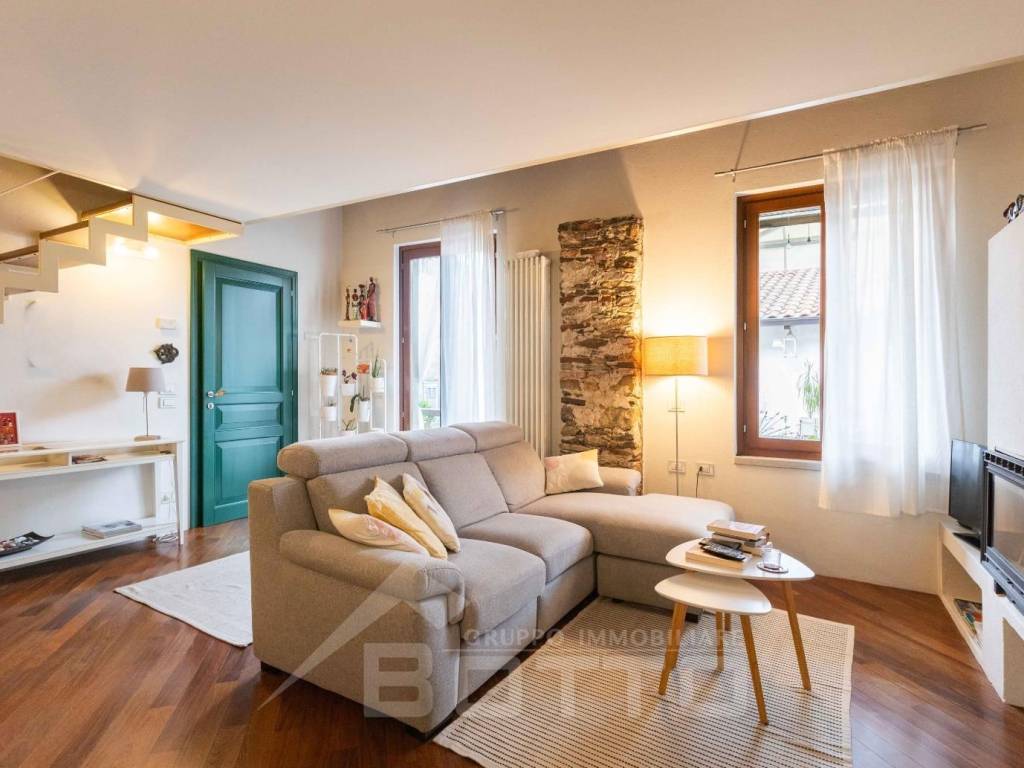 casa indipendente in vendita a Bolzano Novarese