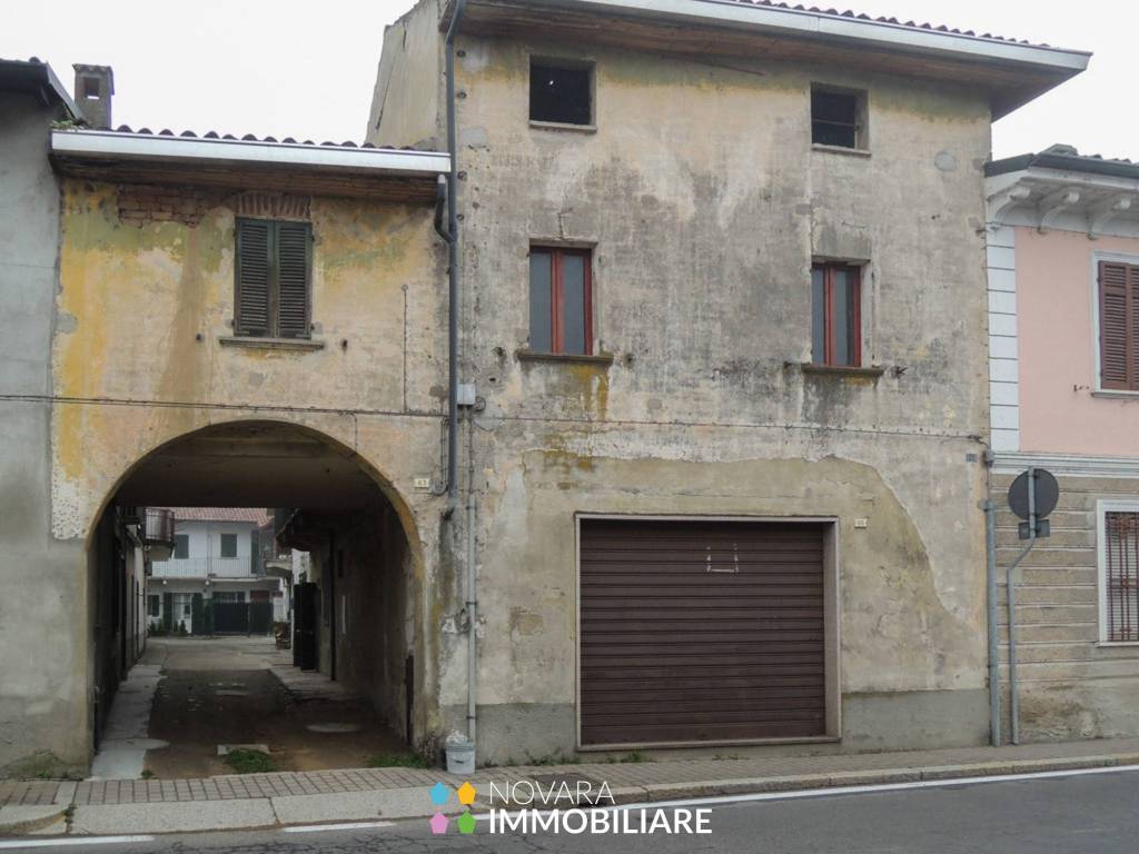 casa indipendente in vendita a Borgolavezzaro