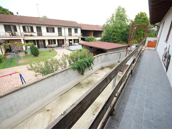 casa indipendente in vendita a Borgolavezzaro