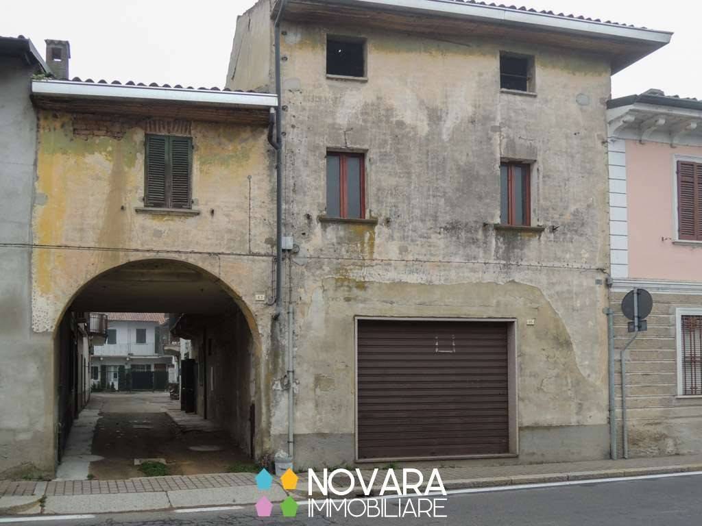 casa indipendente in vendita a Borgolavezzaro