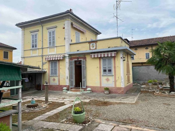 casa indipendente in vendita a Borgolavezzaro