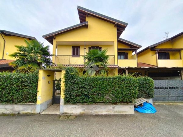 casa indipendente in vendita a Borgolavezzaro