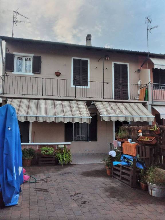 casa indipendente in vendita a Borgolavezzaro