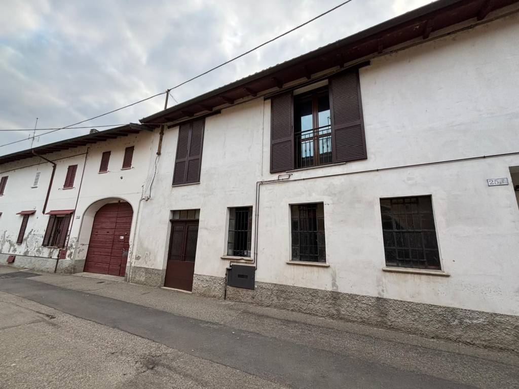 casa indipendente in vendita a Borgolavezzaro