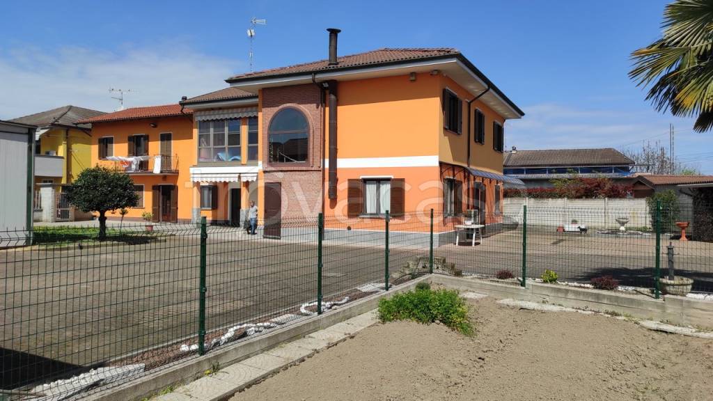 casa indipendente in vendita a Borgolavezzaro