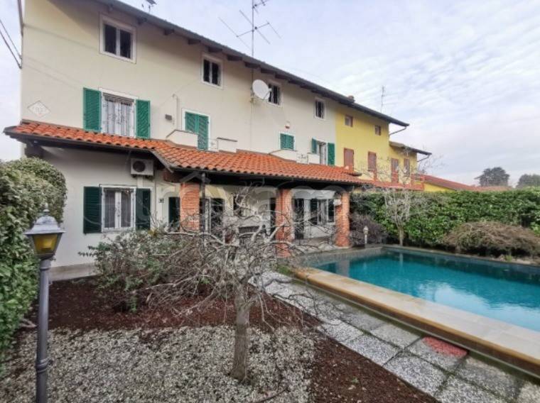 casa indipendente in vendita a Borgolavezzaro