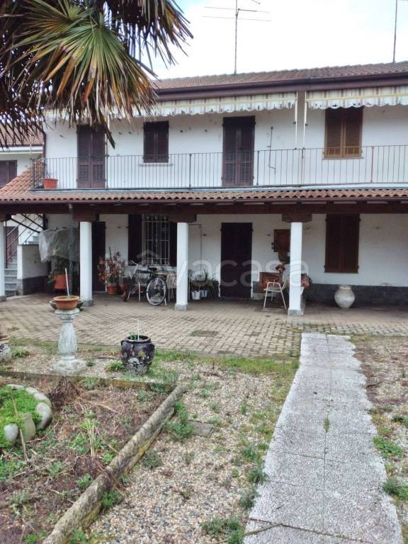 casa indipendente in vendita a Borgolavezzaro