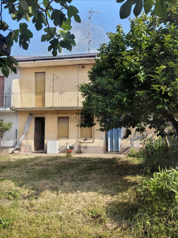 casa indipendente in vendita a Borgolavezzaro