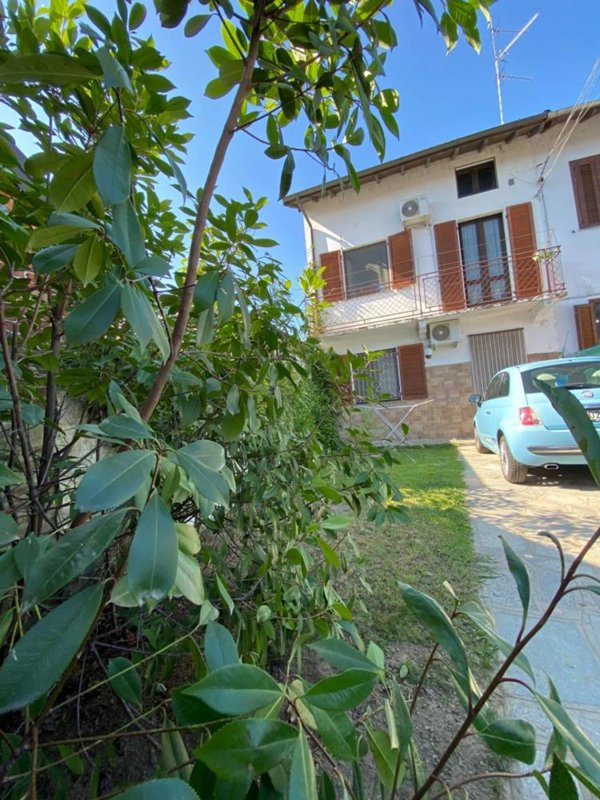 casa indipendente in vendita a Borgolavezzaro