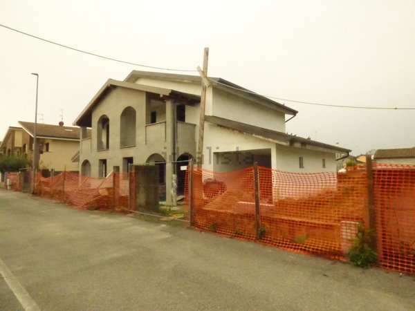 casa indipendente in vendita a Borgolavezzaro