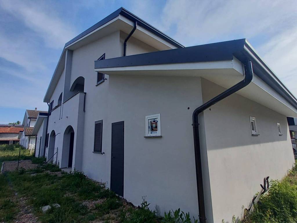 casa indipendente in vendita a Borgolavezzaro