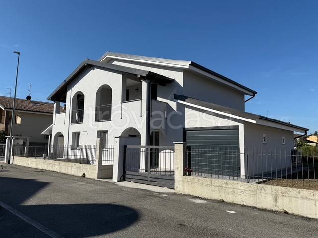 casa indipendente in vendita a Borgolavezzaro