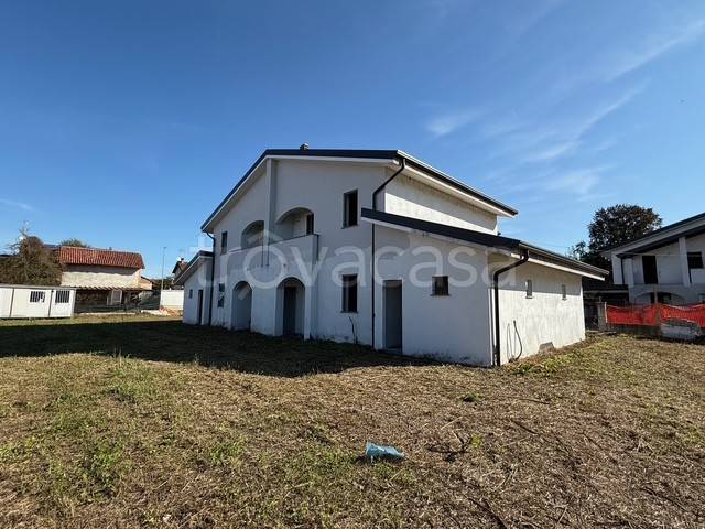 casa indipendente in vendita a Borgolavezzaro